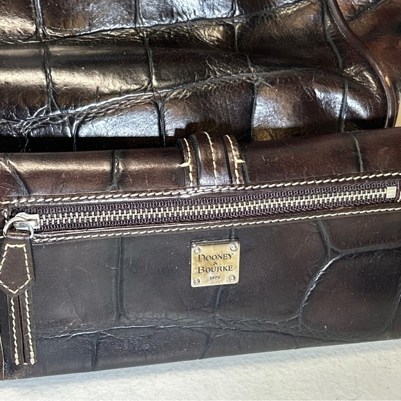 Dooney & Bourke Croc Embossed Leather shoulder Bag Matching Wallet & Dust Cover - Picture 6 of 16